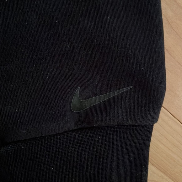 Nike Black Cropped Sweatpants - Picture 2 of 4